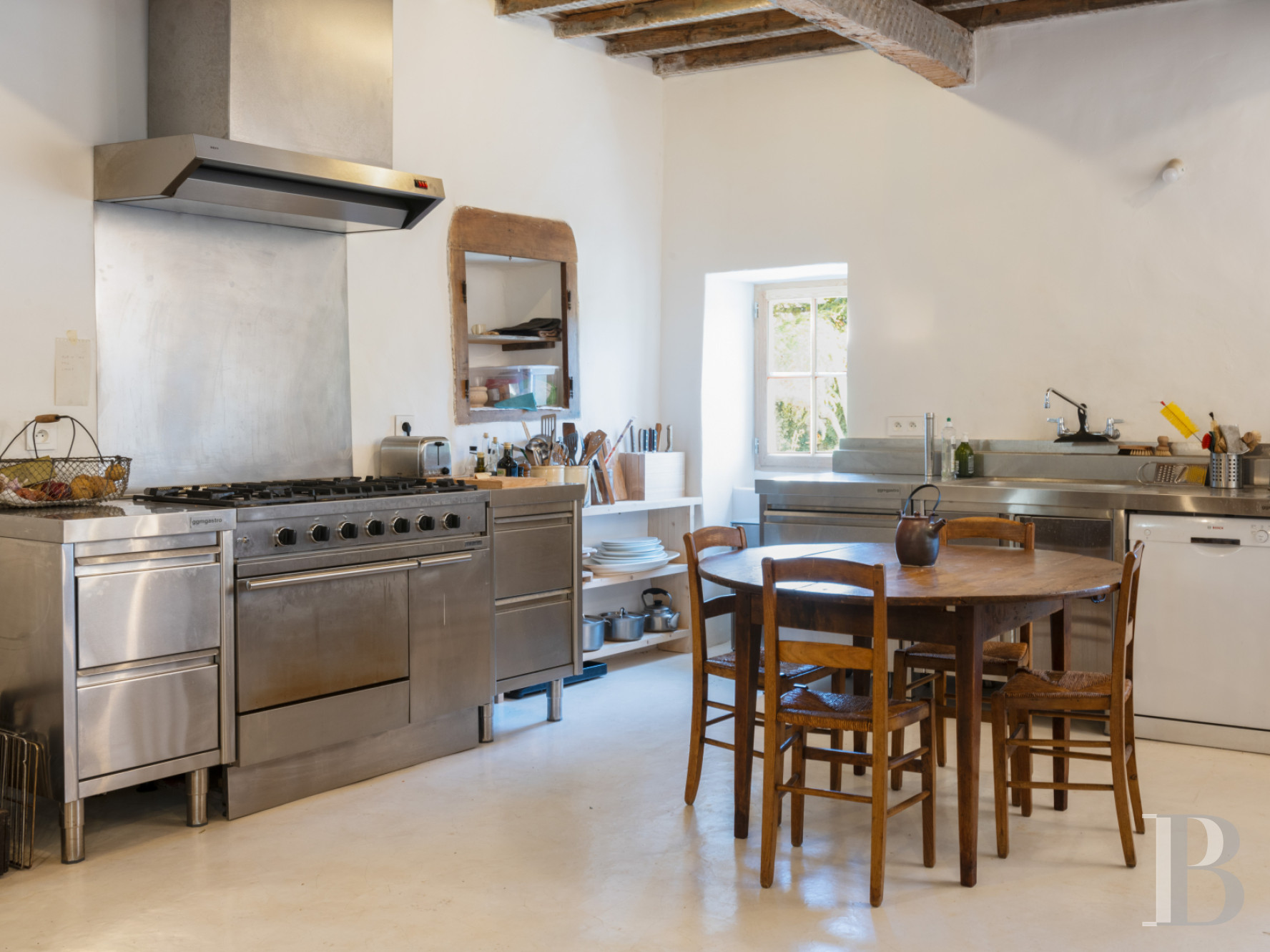 Dans le Gard, à Belvézet,  un ancien prieuré du 14e siècle au cœur du village - photo  n°5